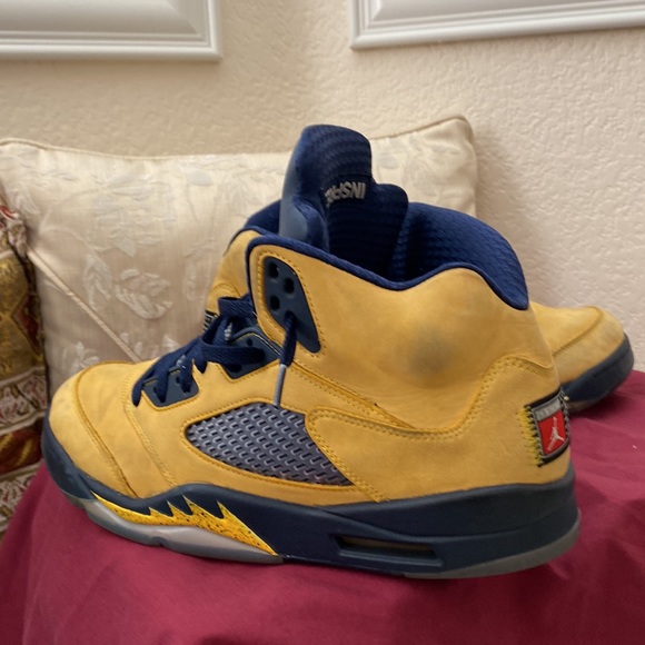 Michigan Jordan Retro - Picture 5 of 7